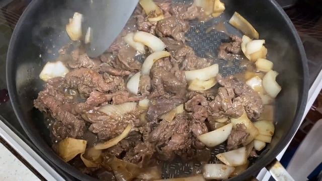 Весело готовим корейскую еду! Пулькоги и острая курица с картошкой/Простой рецепт/KOREA COOKING VLO