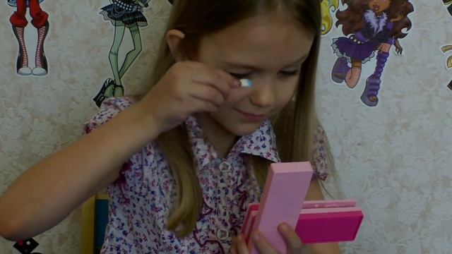 Косметика Барби. Ника наводит красоту Открываем набор детской косметики Barbie смотреть онлайн