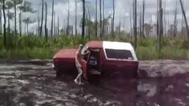84 FORD BRONCO 4.9L 4X4 MUDDIN 35 BOGGERS смотреть онлайн