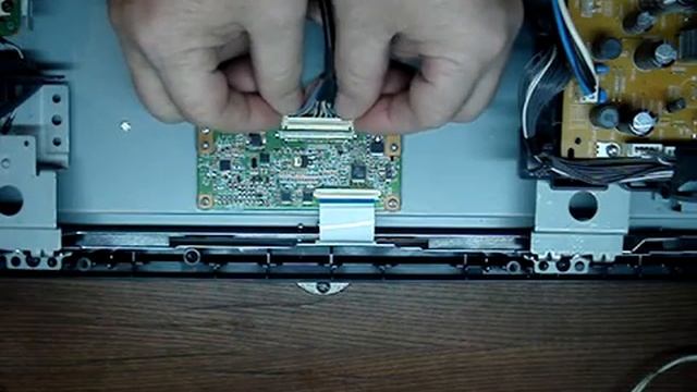 Подключение и отключение разъёмов на шлейфах проводов смотреть онлайн