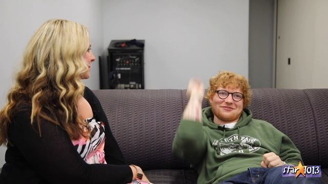 Sandy Talks with Ed Sheeran Backstage at Oracle Arena смотреть онлайн