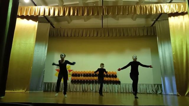 Современный танец "Жизнь". МУДО ВДШИ хореографическая группа "Смайл". смотреть онлайн