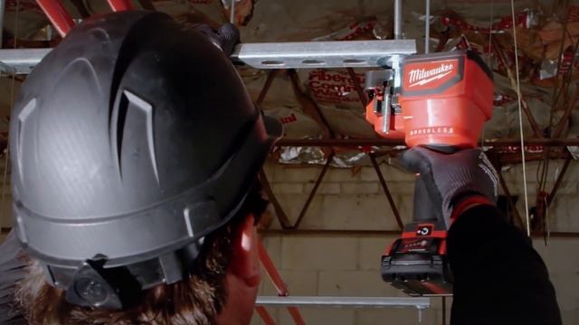 Электрогидравлический шпилькорез Milwaukee® M18™ - обрезка шпилек #tool24 смотреть онлайн