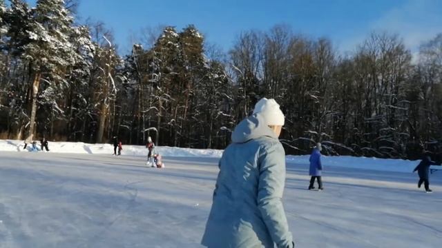 Каток у ДК Подмосковье в Красногорске смотреть онлайн