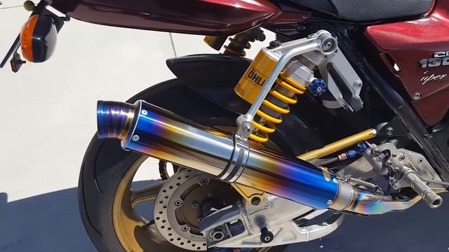 HONDA　CB1300SF（SC40）カスタム смотреть онлайн