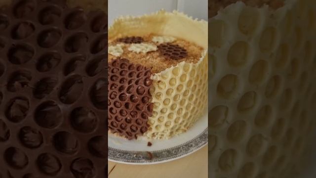 ДЕКОР ДЛЯ МЕДОВИКА. СОТЫ. ОФОРМЛЕНИЕ ТОРТА ШОКОЛАДНЫМИ СОТАМИ смотреть онлайн