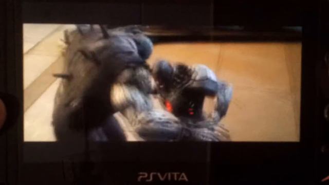 Первый Взгляд:Injustice:God Amond Us на PS Vita смотреть онлайн