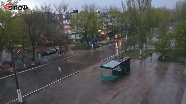 Первый весенний дождик с громом и молнией в Стаханове (2018 год) смотреть онлайн