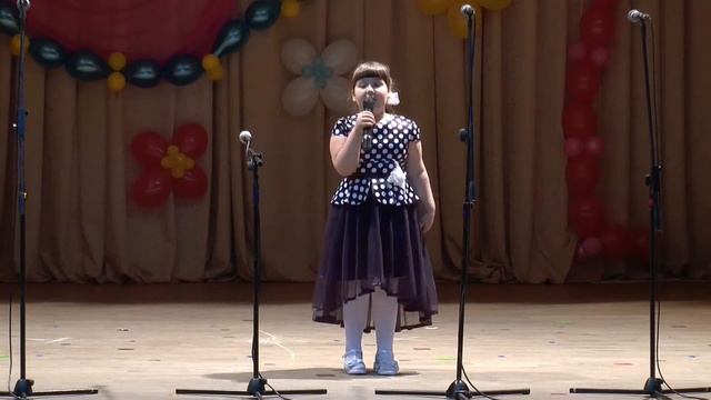 Песня "Ягода-малина" в исполнении Ксении Подшиваловой смотреть онлайн