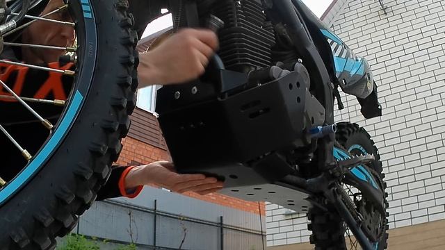 Защита двигателя мотоцикла Regulmoto CR-Z300, ZR-250 смотреть онлайн