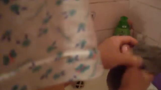 мытье котенка