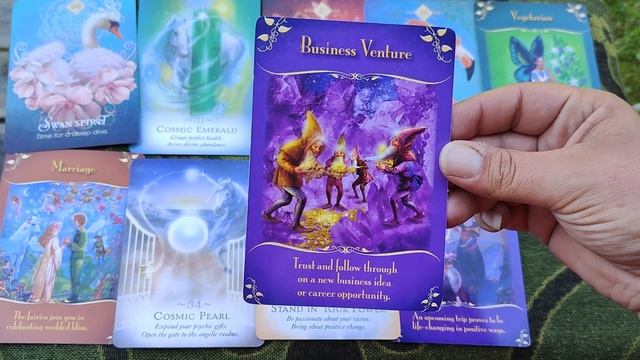 WHAT DO WE NEED TO HEAR RIGHT NOW?! ? | Oracle card reading ? смотреть онлайн