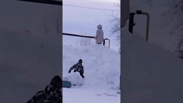 это я на улице у школы и тем временем они 0_о смотреть онлайн