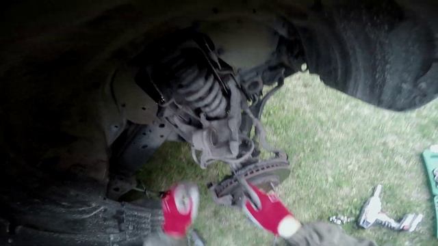 Обслуживание передних тормозов на Pajero Sport II. смотреть онлайн