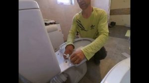 Сантехника...Установка стульчака на унитаз ЦЕРСАНИТ.