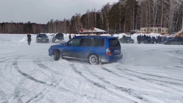 Subaru Forester STI карусель смотреть онлайн