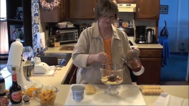 Pat Kutchins' Kitchen: Peach Melba Triffle смотреть онлайн