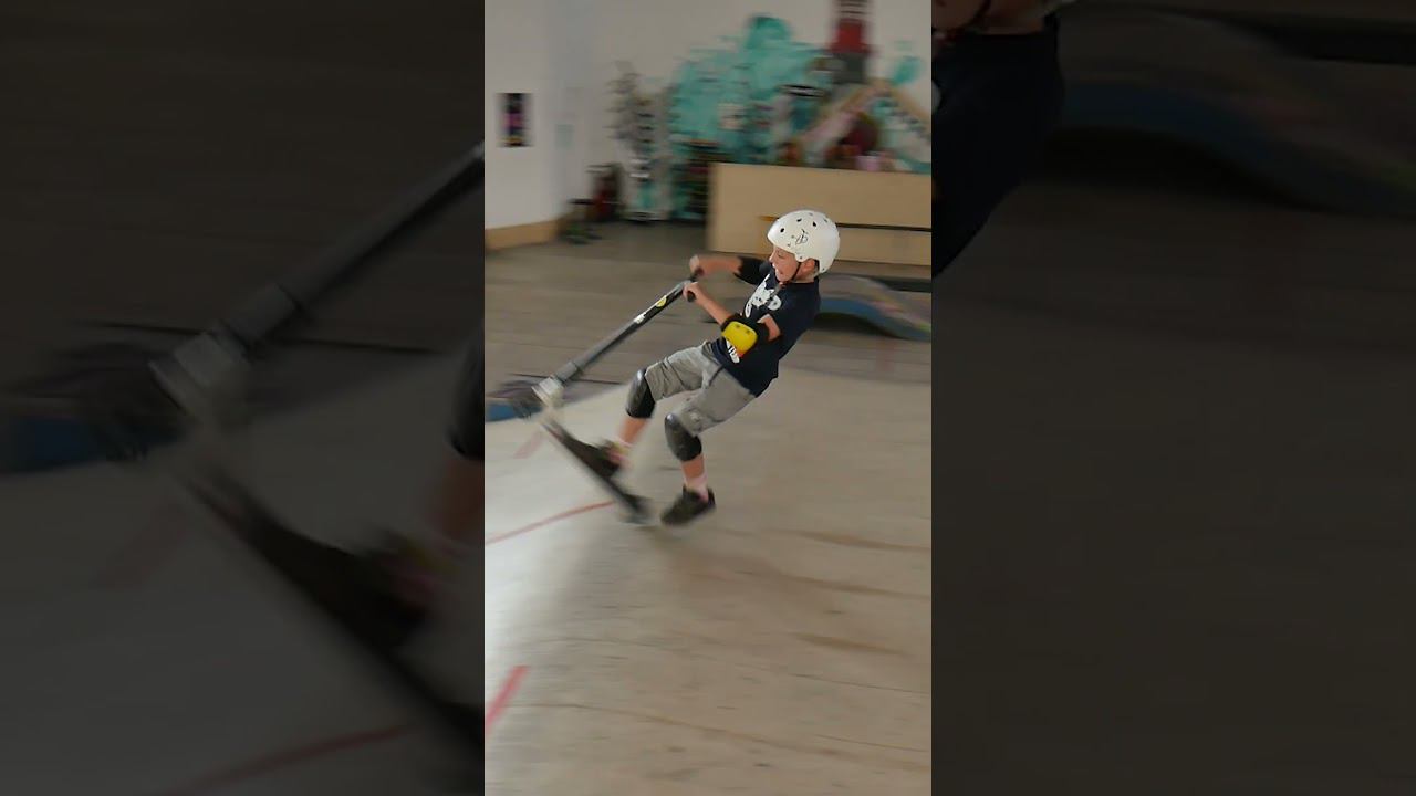 Трюковой самокат улетел. Трюки и падения. Хорошо, что был в защите. Научись падать в BunnyHop. смотреть онлайн