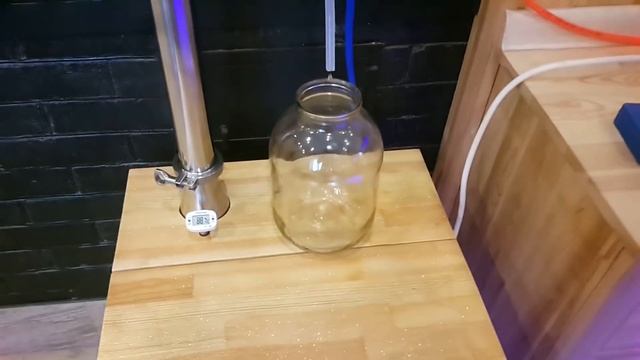 Дистилляция через холодильник Димрота Distillation through a condenser Dimroth смотреть онлайн