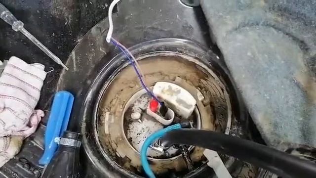 Как слить бензин с иномарки смотреть онлайн