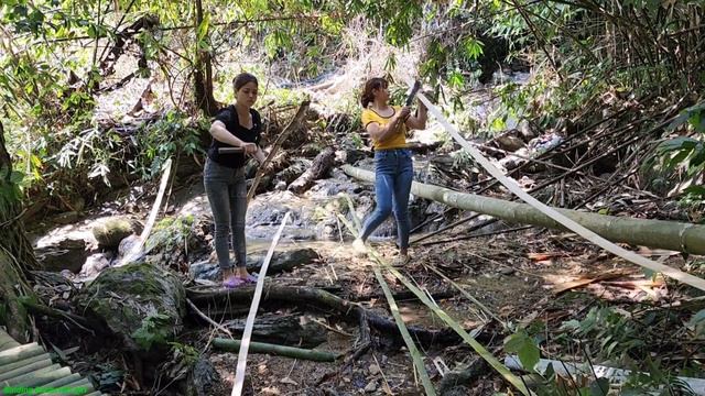 Building Bushcaft - The Girl Who Made A Tent To Live And Eat In The Deep Forest #1