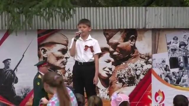 Здесь мне 10 лет. Пою песню "Весна победы" смотреть онлайн