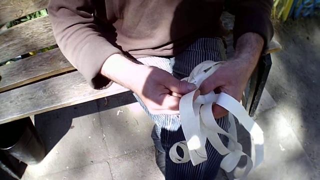 Лапти пинетка из 4х лык по шагам - конвейер производства лаптей обои белые! смотреть онлайн