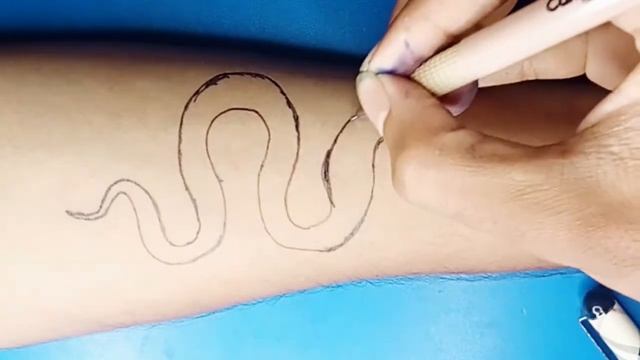How To Make A Simple Snake Tattoo Design On Hand смотреть онлайн