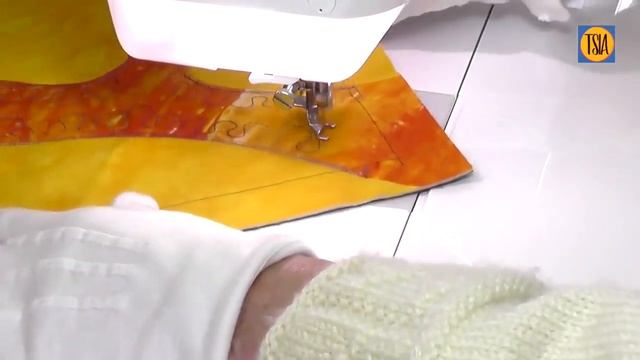 Freemotion stitching on a domestic sewing machine – Thread Sketching in Action смотреть онлайн