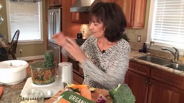 Easy to Make Vegetable Rice | A Healthier Rice Substitute! смотреть онлайн