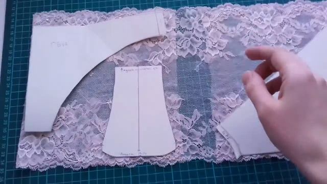 Как экономно разложить выкройки бралетта и трусиков на кружеве смотреть онлайн