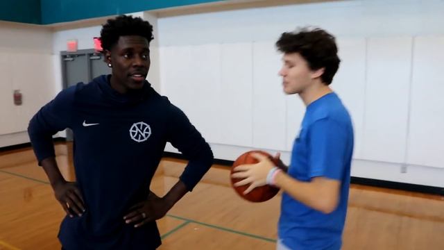 CRAZY BASKETBALL TRICKSHOTS VS NBA ALL STAR JRUE HOLIDAY!