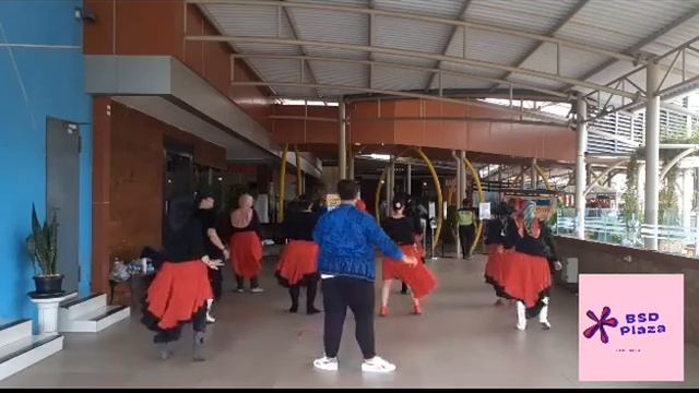 Bachata d' Amor | Line Dance Choreo by: @uliefrida смотреть онлайн