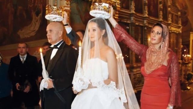 Подарок на день рождения: Ольга Кабо развелась с мужем миллионером в день его 60 летия смотреть онлайн