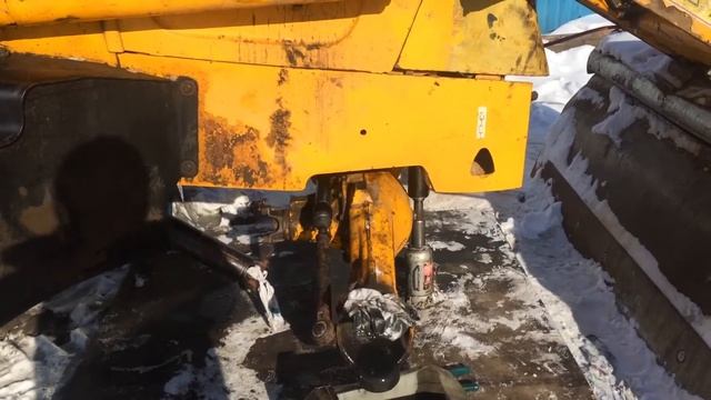 ремонт JCB3CX ставим передний мост и новый палец и весь люфт пропал смотреть онлайн