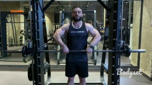 Протяжка в тренажере Смита узким хватом