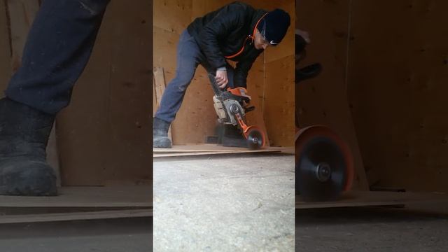 Насадка болгарка на бензопилу с диском по дереву смотреть онлайн