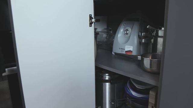 Обзор небольшой угловой кухни. Отличный пример сочетания серого и текстуры дерева. Озвучу цены. смотреть онлайн