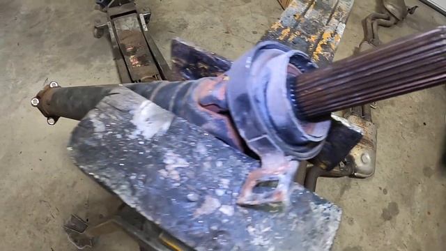 BMW E46 325xi Driveshaft Center Bearing Replacement смотреть онлайн