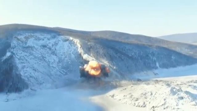 Подрыв оползня на реке Бурея смотреть онлайн