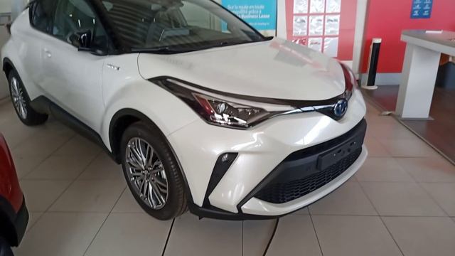 TOYOTA C-HR гибрид 1.8L смотреть онлайн