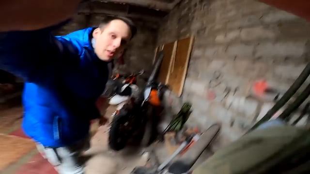 Довочка в 1год Уже Сама ЗАВОДИТ МАШИНУ! смотреть онлайн