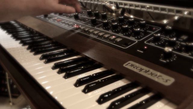 Sequential Prophet 5 rev4 - 5 Part Invention part 2 - ExperimentalSynth смотреть онлайн