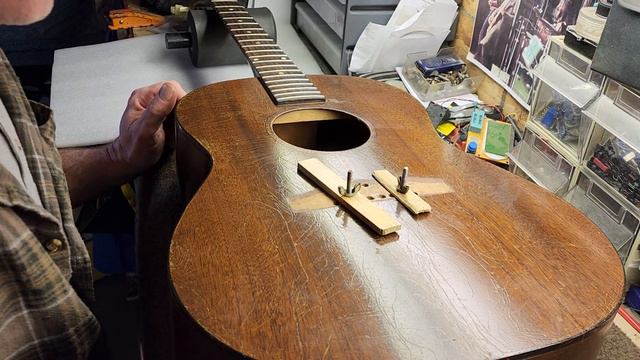 Brass plate Bridge Pad Installation on Gibson lgo Acoustic Guitar vintage смотреть онлайн