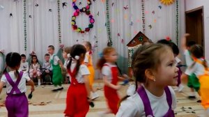 Танец "Разукрасим все планеты!"