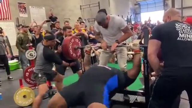 Thomas Davis, Bench Press 705 lbs (320 kg), 28 years old! смотреть онлайн