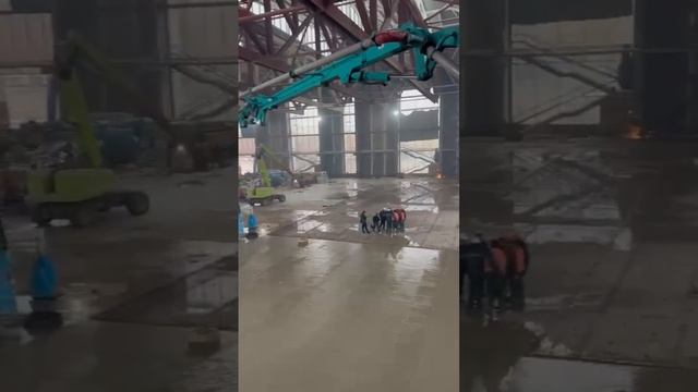 Автобетононасос. Прием бетона. Топпинговые полы Европол.