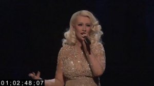 Кристина Агилера спела с голограммой Уитни Хьюстон