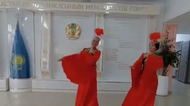 Танцв исполнении Куртсеитовой Лилии и Ким Миланы. смотреть онлайн