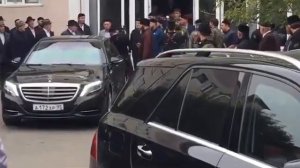 ЧЕЧЕНСКИЕ МИРОТВОРЧЕСКИЕ ЛИДЕРЫ ВО ГЛАВЕ РАМЗАНОМ КАДЫРОВЫМ ПРИЕХАЛИ В ИНГУШЕТИЮ ВЕДАТЬ БЕЛХАРОЕВЫХ